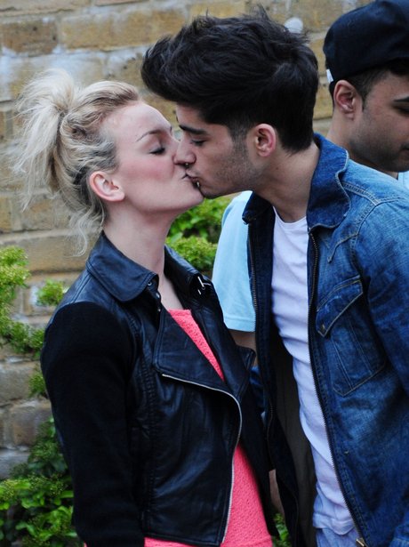 Zayn Malik And Perrie Edwards Kiss Before One Direction Head To America Pictures Capital 