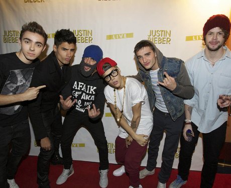 The Wanted pose with Justin Bieber 