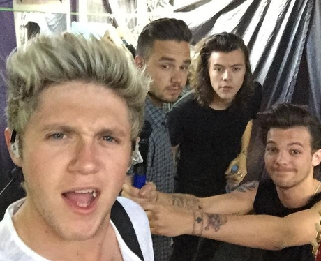 http://assets1.capitalfm.com/2015/24/one-direction-selfie-instagram-1434364332-view-0.png