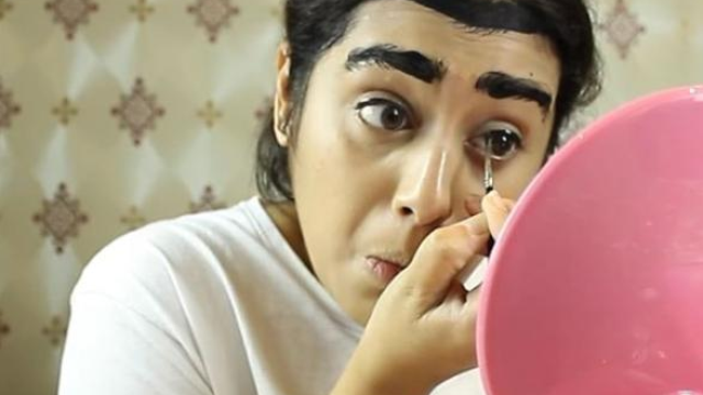 WATCH: This Girl Has Face Painted Herself To Look Like Zayn Malik & It's... Questionable - Capital FM
