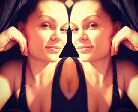 Jessie J Poses With No Make-Up As She Sees In 2013 - Twitter Pictures ...